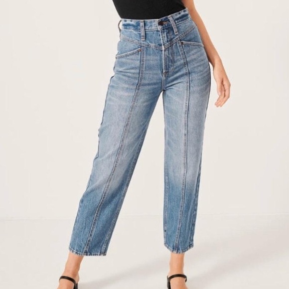 Abercrombie & Fitch Denim - Abercrombie and Fitch ultra high rise Mom Jean